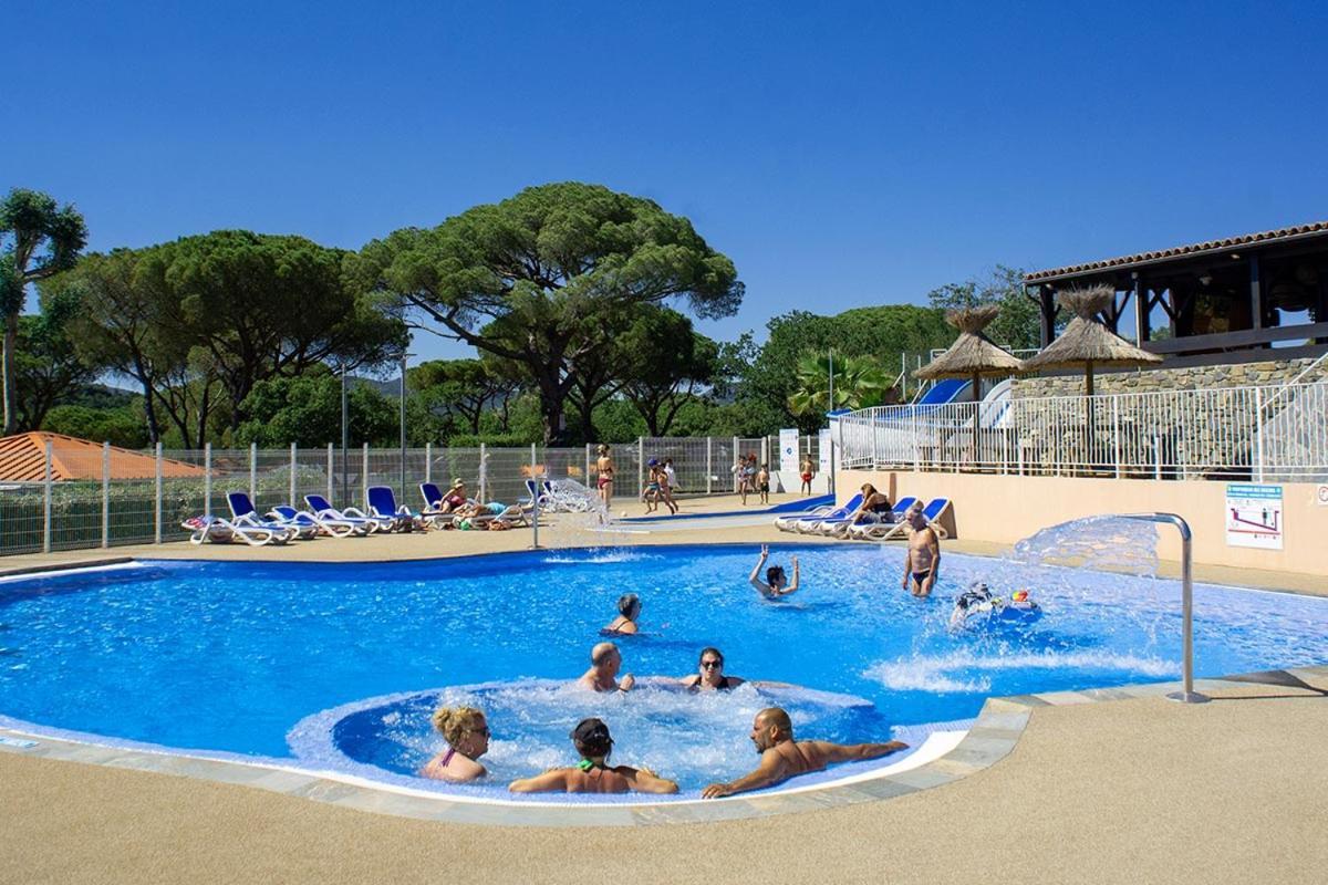 Bungalow Luxe 3 Chambres Surplombant Le Golf De St Tropez Gassin Exteriör bild